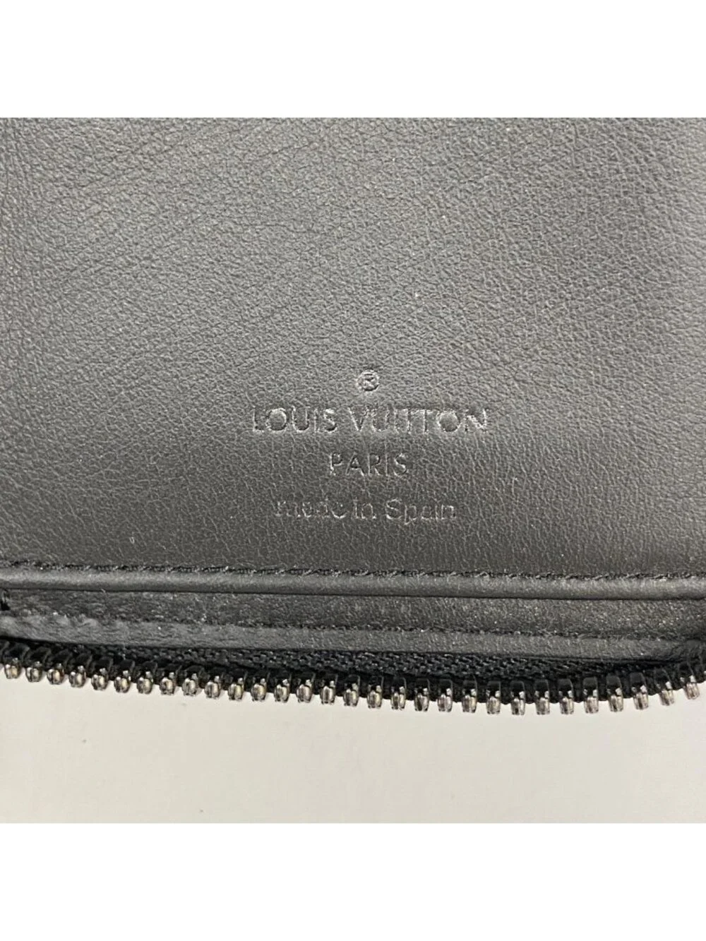 Louis Vuitton Wallet Taurillon Zippy Vertical Black